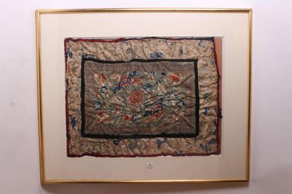 CHINA - 19th century


Silk panel with embroidered...
