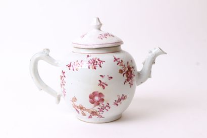 CHINA - 18th century 


Porcelain teapot...