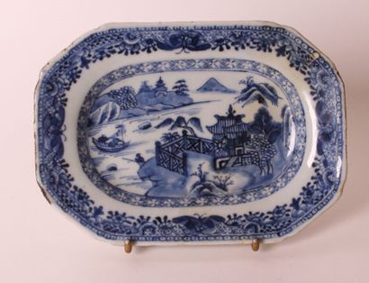 null CHINA


Rectangular porcelain dish decorated in blue underglaze with lake landscape.


18th...