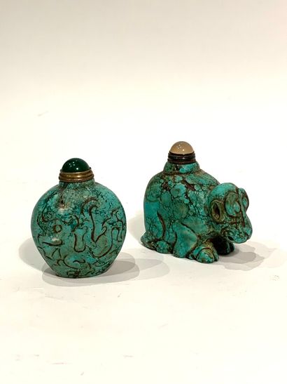 null CHINE - XXe siècle


Deux flacons tabatière en turquoise sculptée, l'une en...