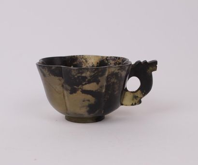CHINA - 19th century 


Polylobed cup with...