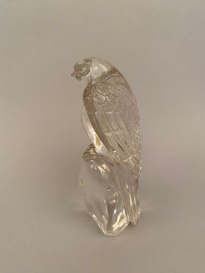 null CHINE - Fin XIXe-début XXe siècle 


Sujet en verre taillé représentant un faucon...