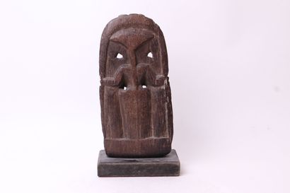 null MOYEN ORIENT


Divinité en bois sculpté, sur un socle 


H.: 22 cm