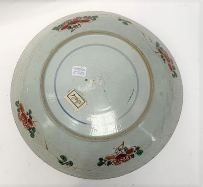 null China

Round porcelain cup with relief decoration of lotus petals and polychrome...