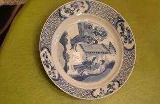 null China

Small porcelain plate with blue monochrome decoration of an elegant woman...