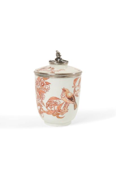 null JAPAN: porcelain covered cup decorated in iron red and gold, with perched birds,...