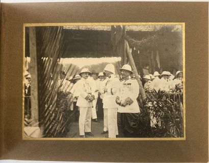 null Asie, Indochine, Viet Nam. Album photographique titré « L'arrivée de M. Le Gouverneur...