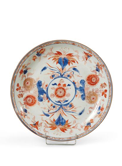 China

A round porcelain cup decorated with...