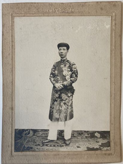 null Asie, Indochine, Annam, Viet Nam, Kai inh. Portraits de Sa Majesté Khi nh ()...