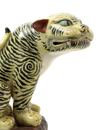 null Japon

Tigre en porcelaine à décor polychrome au naturel de la famille Kutani.

H....