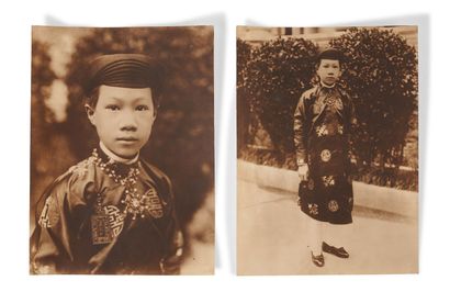 null Asie, Indochine, Viet Nam. 

Deux portraits de sa Majesté Bo i jeune, empereur...