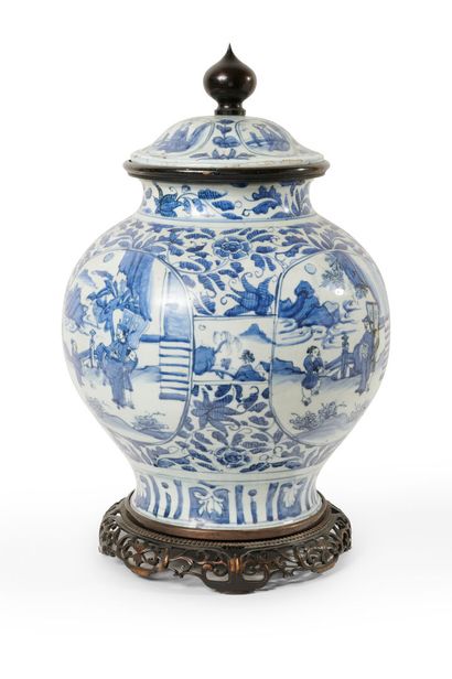 null China

Porcelain ovoid covered vase decorated in blue underglaze with animated...