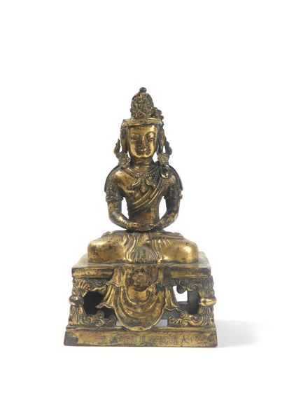 null GILT BRONZE STATUETTE OF AMITAYUS, CHINA, QING DYNASTY, QIANLONG MARK AND DATED...