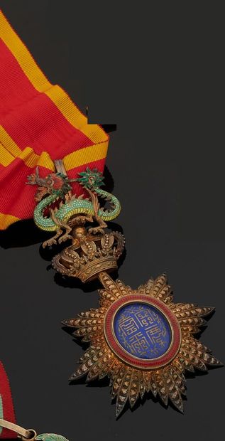 null Annam 

Ordre du Dragon, fondé en 1884, bijou de commandeur en vermeil ciselé...