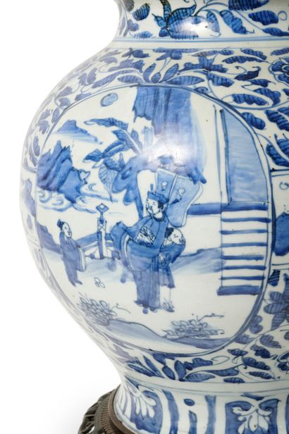 null China

Porcelain ovoid covered vase decorated in blue underglaze with animated...