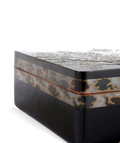 null JAPAN - MEIJI period (1868 - 1912)

Rectangular box in black lacquer decorated...