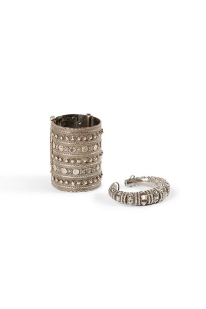 null Indonesia, 20th century 

Silver set including a bangle bracelet with geometrical...