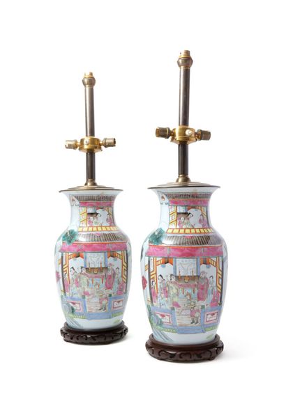 null Chine

Paire de vases en porcelaine à décor polychrome de la famille rose de...
