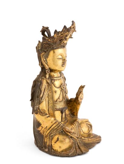 null CHINE - Époque MING (1368 - 1644)

Statuette de Guanyin en bronze doré, assise...