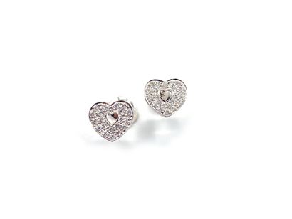 null POIRAY

Pair of earrings in white gold 750 thousandths openwork, each featuring...