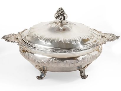 null Covered vegetable dish out of silver 950 thousandths of round form, quadripod...