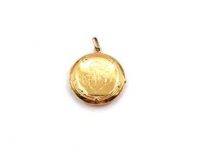 null Pendentif médaillon ouvrant de forme ronde en or jaune 750 millièmes, le devant...