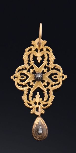 Pendant Maltese cross out of yellow gold...