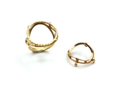 null Set of two ring or motif in gold 750 thousandths.

(Accidents).

Gross weight...