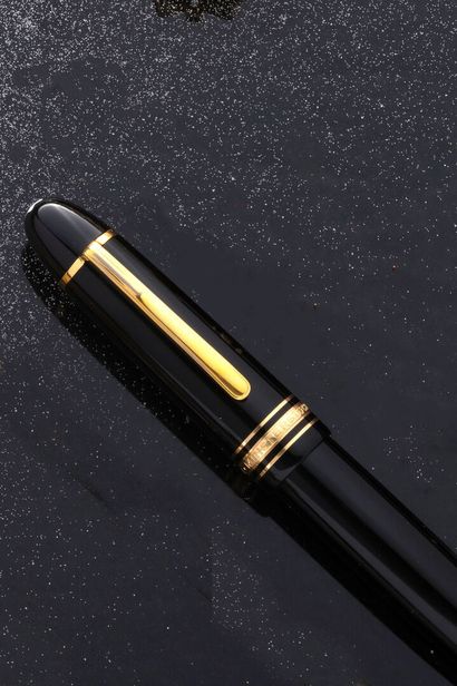 
MONTBLANC





Black lacquered fountain...