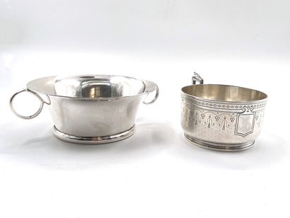 null Lot in silver 950 thousandths including a cup with two handles, plain and a...