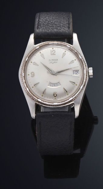 null HY MOSER

Dayter

Steel bracelet watch. Round case, screwed back. Silvered dial...