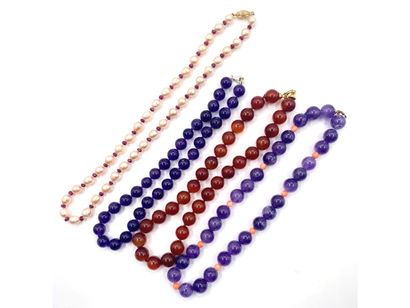 null Set of four necklaces decorated with amethyst balls, cultured pearls, treated...