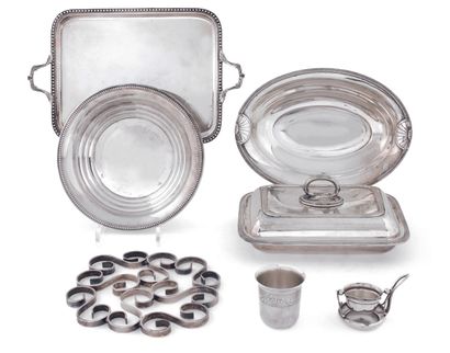 null Silver plated lot including a small serving tray with handles, a table mat,...