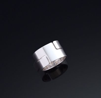 null DINH VAN, model "Seventies

Band ring in white gold 750 thousandths partially...