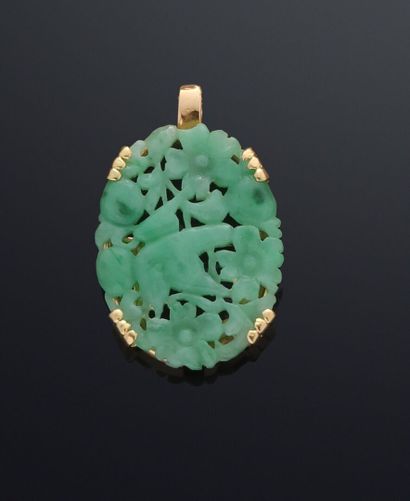Pendant in yellow gold 750 thousandths decorated...