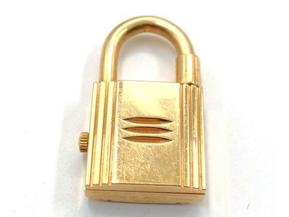 null HERMES model "Kelly".

Watch in yellow gold 750 thousandths featuring a padlock,...