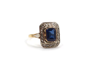 null Yellow gold ring 750 thousandths, the center decorated with a blue imitation...