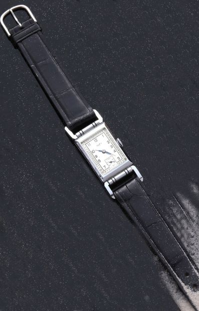 null AGFA

Montre bracelet Art Deco en métal chromé. Boîtier rectangulaire, fond...