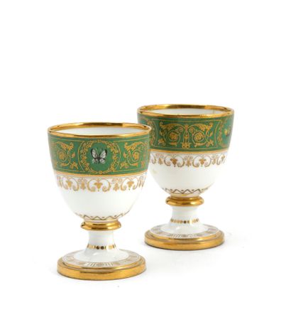 null Sèvres

Deux coquetiers en porcelaine du service du château de Randan à décor...