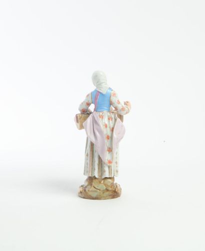  Meissen 
Statuette en porcelaine de la série des Cris représentant la nourrice tenant...