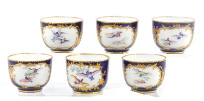 Sèvres 
Six gobelets Bouret en porcelaine...