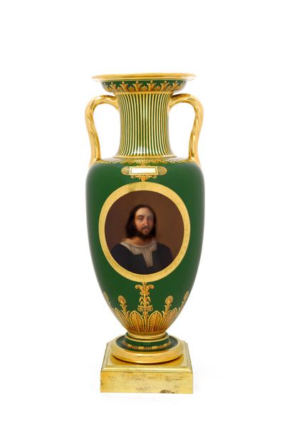  Sèvres 
Paire de vases nommés vase étrusque carafe deuxième grandeur en porcelaine...