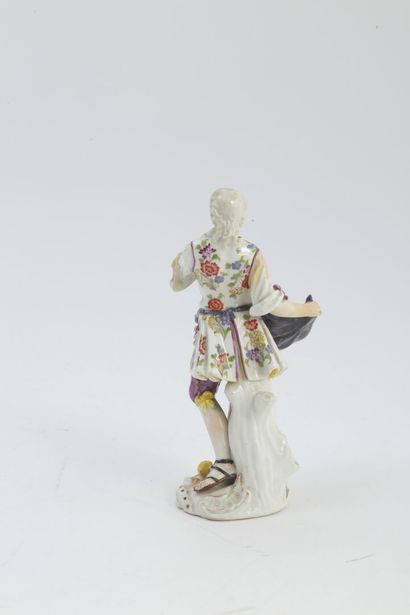  Meissen 
Statuette en porcelaine représentant le marchand de citrons debout sur...