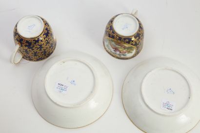 null Sèvres

Deux gobelets Bouillard et leur soucoupe en porcelaine tendre à décor...