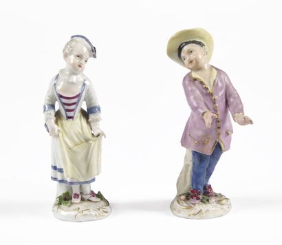 null Meissen

Deux statuettes en porcelaine représentant une jeune fille tenant son...