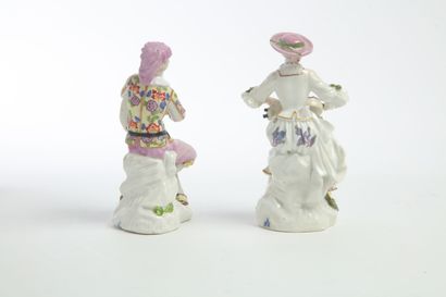 null Meissen 

Paire de statuettes en porcelaine représentant Arlequin jouant de...