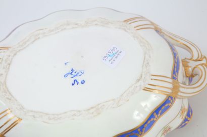 null Sèvres

Seau à verre crénelé ovale en porcelaine du service zone bleu livré...