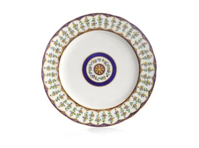 null Sèvres

Assiette en porcelaine tendre à décor polychrome au centre d'une guirlande...