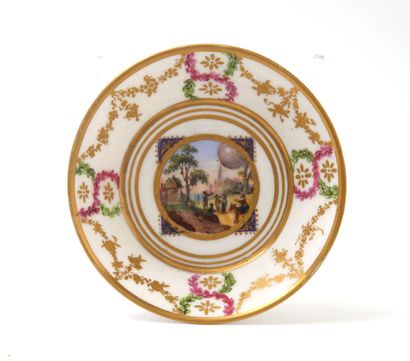 null Sèvres

Soucoupe de gobelet litron de la troisième grandeur en porcelaine tendre...