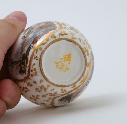 null Sèvres

Corps de pot à sucre Hébert en porcelaine dure à décor polychrome de...
